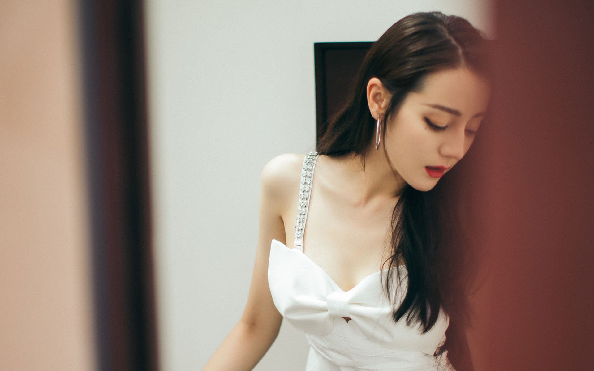 开云体育中国官网-车迷热情：全球F1直播风潮，f1赛车直播全程回放