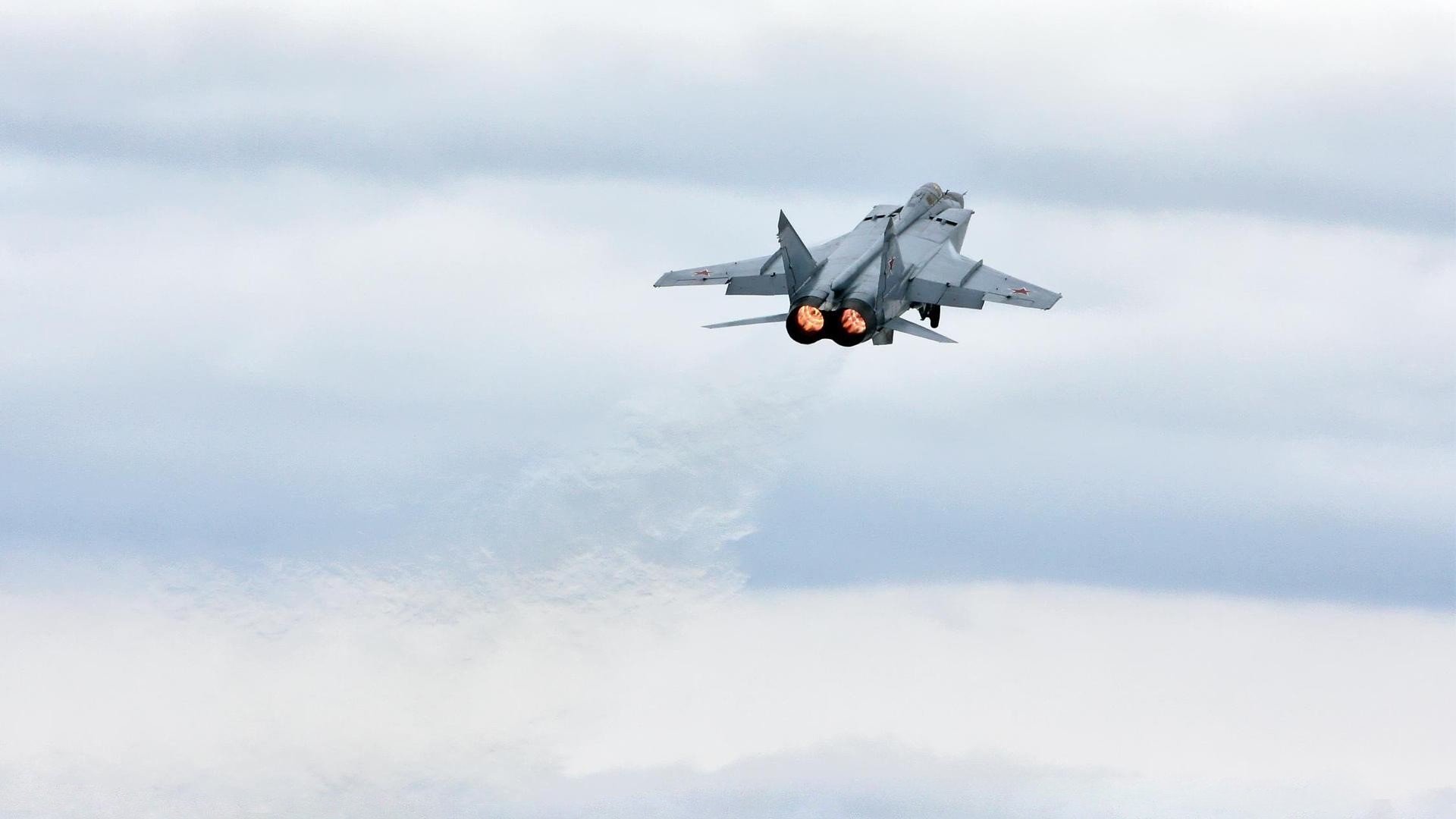 卡塔尔巴林世界杯预选赛开幕,球迷热情观战,2022卡塔尔世界杯巴西