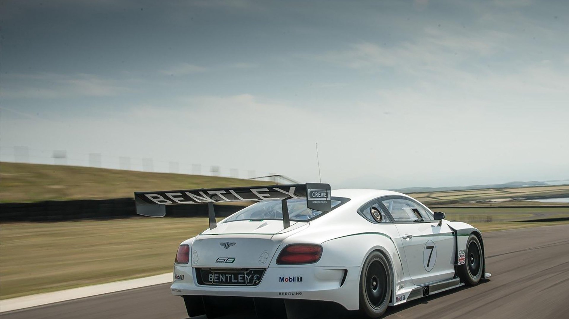 欧洲足球冠军联赛陷入争议,裁判判罚引发热议,2020-2021欧洲足球联赛冠军