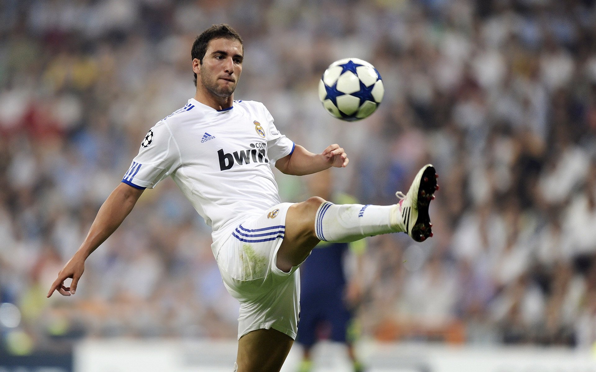 【训练秘籍】运动员每日必做的练球技巧盘点，训练运球能力的方法有哪些